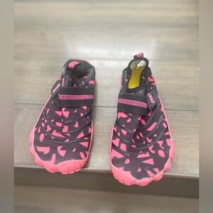 Water Shoes Unfen/ Girls’ 1.5 Quick Dry Aqua Socks  water shoes💦 Brand New